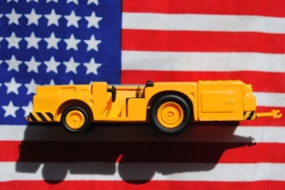 Hobby Master HD2002B US NAVY Tow Tractor